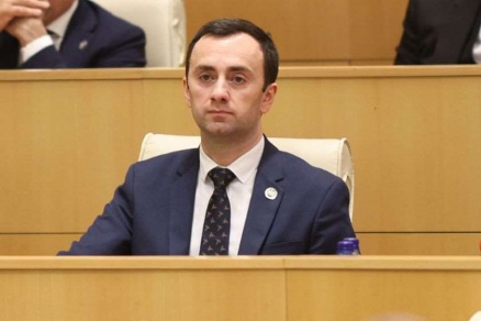 არ ვარ დარწმუნებული, რომ ურსულა ფონ დერ ლაიენს საქართველოს გამო ძილი უფრთხება, მაგრამ მოძალადე ადამიანი ასეთია, სუსტთან ძალადობს, ძლიერთან ენის მოჩლექით საუბრობს -ლევან მახაშვილი