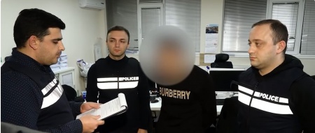 "უმწეო მდგომარეობაში მყოფი არასრულწლოვანი გააუპატიურეს" - დაკავებულებს 20 წლამდე ან უვადო პატიმრობა ემუქრებათ