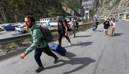 " რუსები, რომლებიც სამხედრო სამსახურის თავიდან ასაცილებლად საქართველოში გაიქცნენ, ქვეყანაში დაბრუნებას არ ჩქარობენ"- Reuters