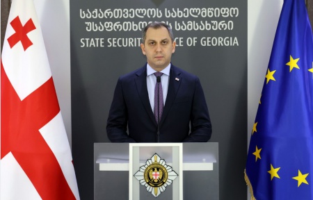 დაკავებულია უცხო ქვეყნის მოქალაქე, რომელიც ყალბი დოკუმენტების გამოყენებით დიდი ოდენობით უძრავი ქონების დაუფლებას ცდილობდა -სუს-ი