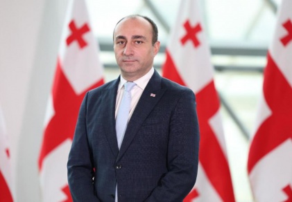 საქართველოს სახელმწიფო უსაფრთხოების სამსახურის უფროსი გეკა გელაძე პოლიციელებს პროფესიულ დღეს ულოცავს